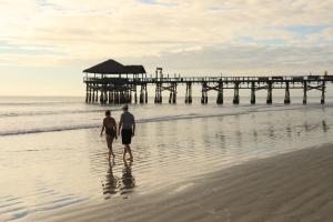 Competition entry: Couple on the beach in Florida