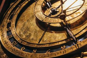 Image of a clock in Vienna.